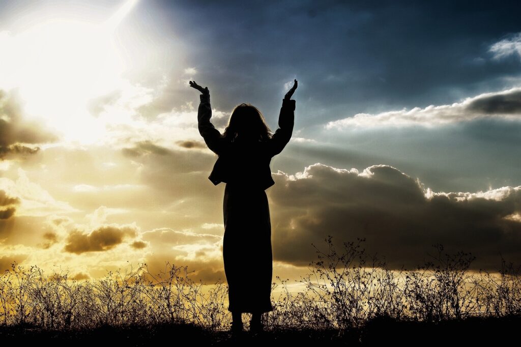 woman, praying, believing-571715.jpg